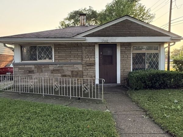 17002 Greenbay Avenue , Lansing, IL 60438