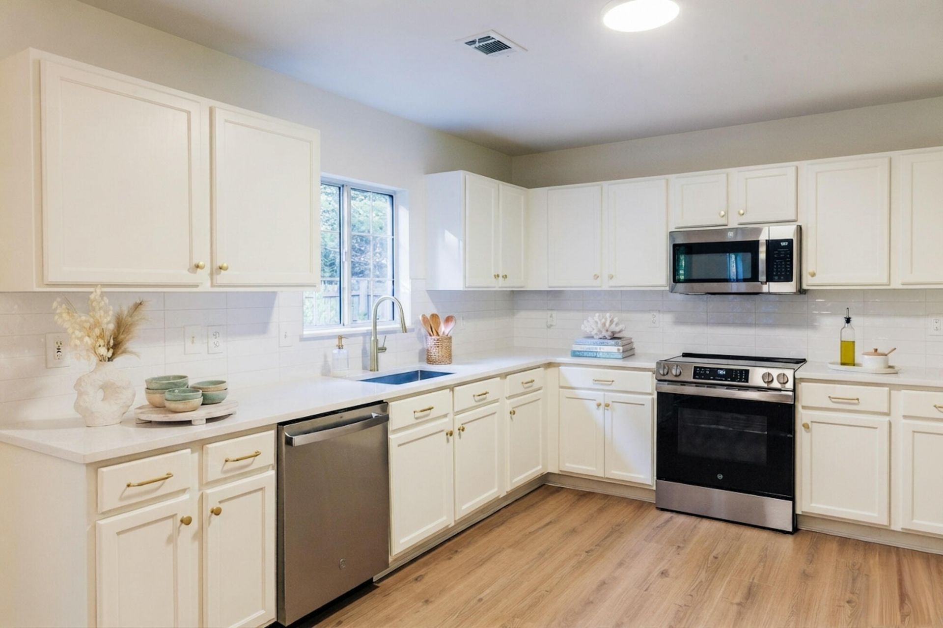 2484 Melville Road Photo 5