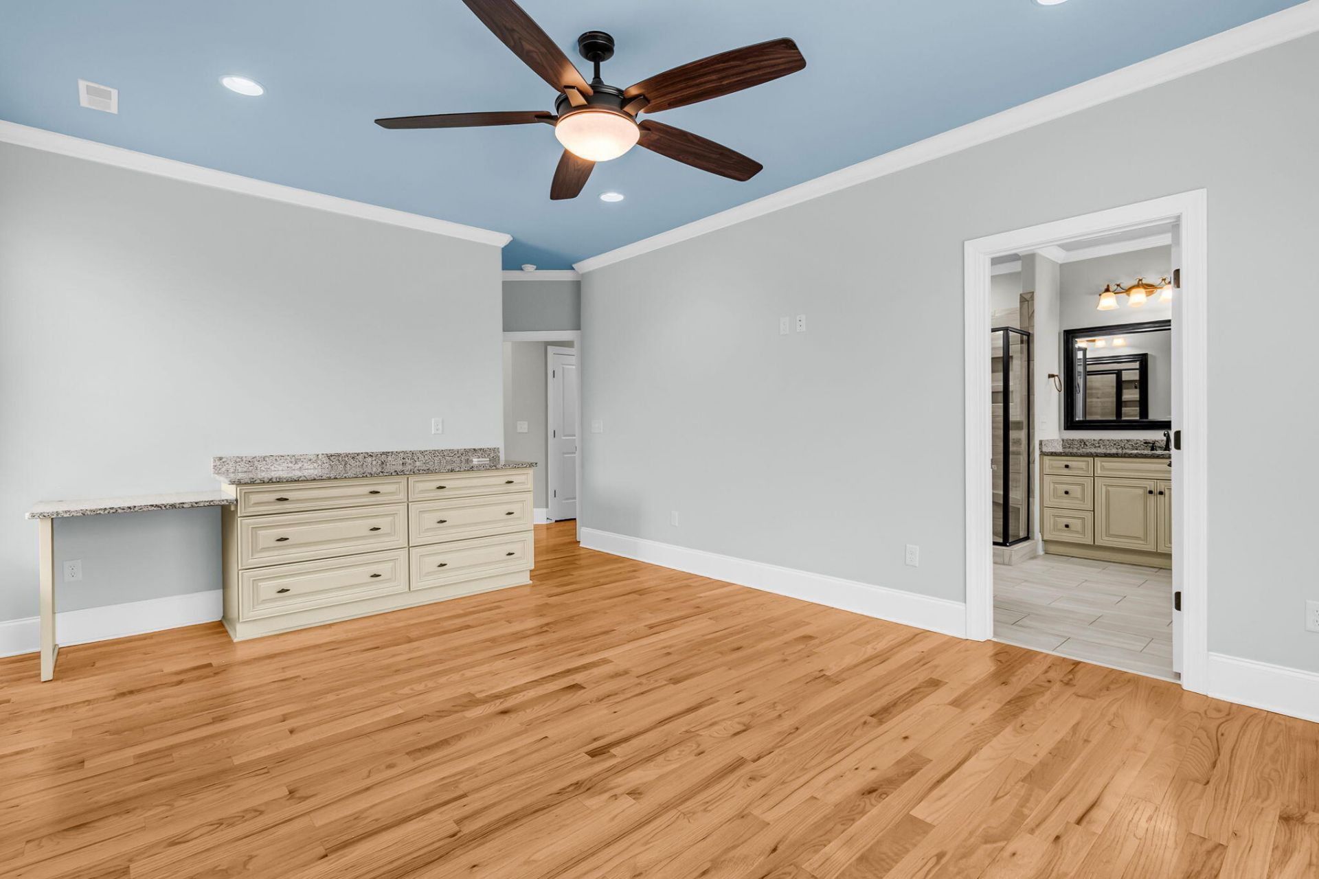 40 N Basilica Avenue Photo 25