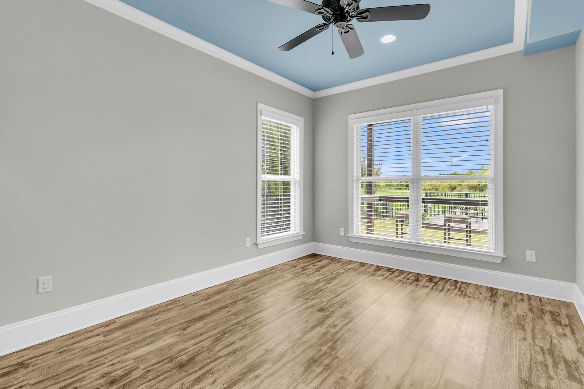 40 N Basilica Avenue Photo 35