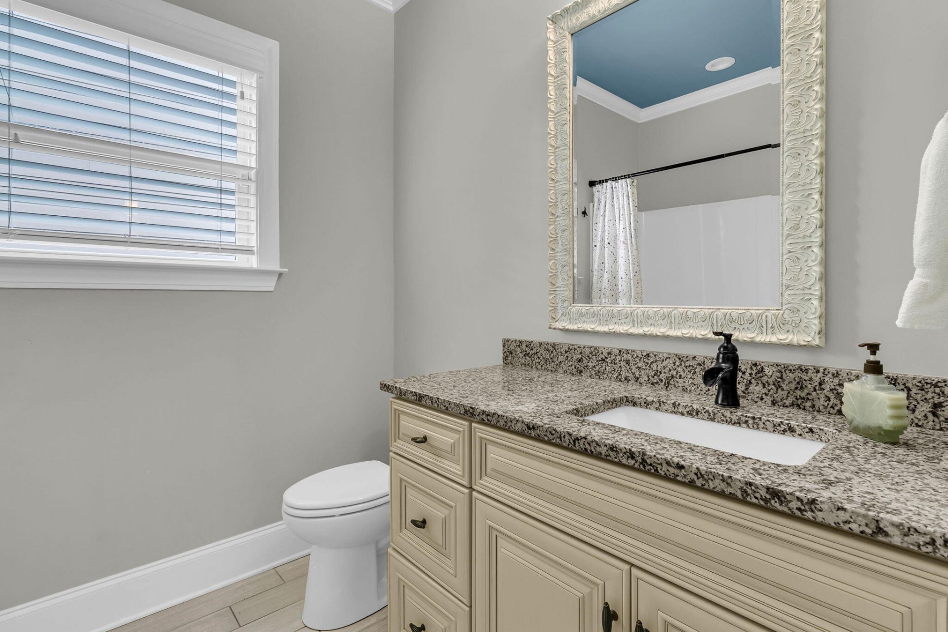 40 N Basilica Avenue Photo 36