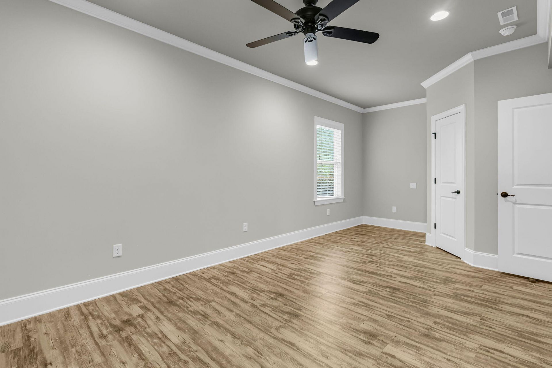 40 N Basilica Avenue Photo 38