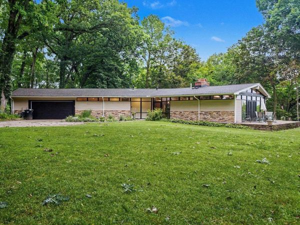 1910 Ribourde Drive, South Bend, IN 46628