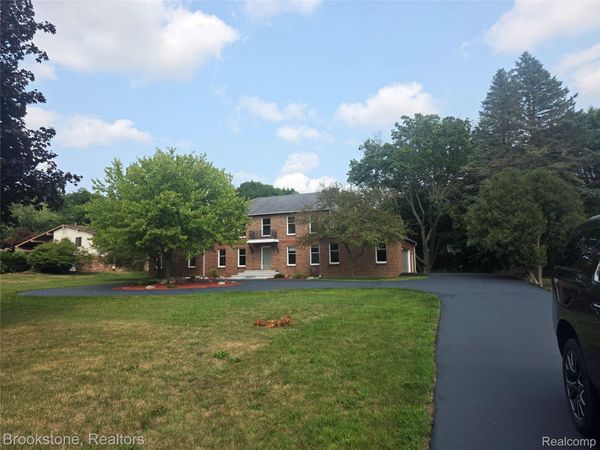 1210 Springborrow Drive, Flint Township, Mi 48532