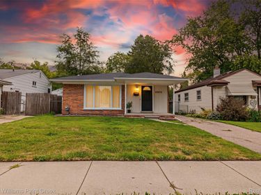 24876 Dale Avenue, Eastpointe, Mi 48021