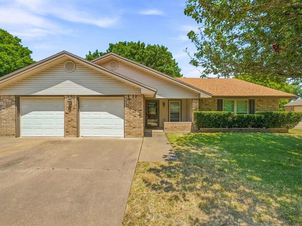 142 Blue Jay Street, Stephenville, TX 76401
