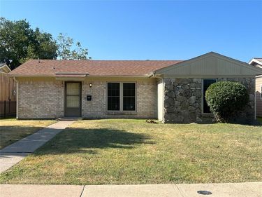 10034 Hymie Circle, Dallas, TX 75217