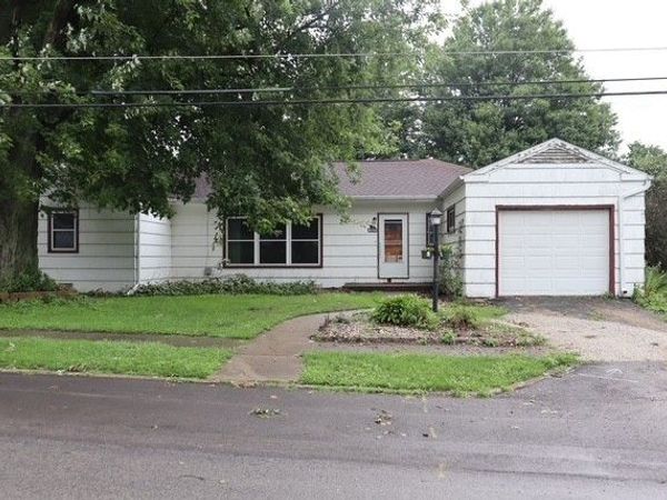 205 Fifth Street , Walnut, IL 61376