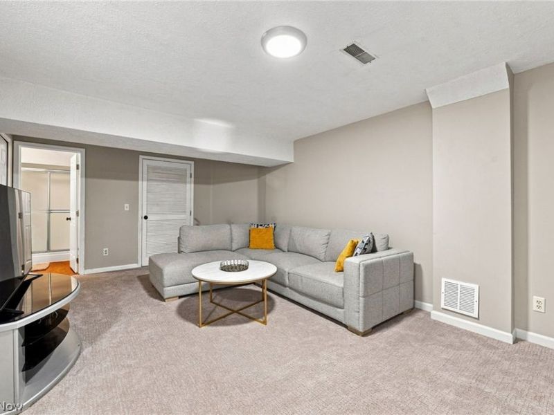 841 Overlook Ridge Drive, Cleveland, OH 44109 Photo 18
