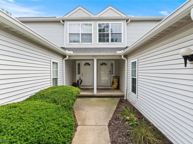 841 Overlook Ridge Drive, Cleveland, OH 44109 Photo 2
