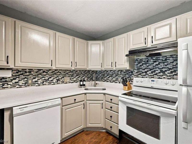 841 Overlook Ridge Drive, Cleveland, OH 44109 Photo 8