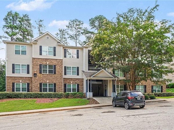 2202 Fairington Village Drive , Lithonia, GA 30038