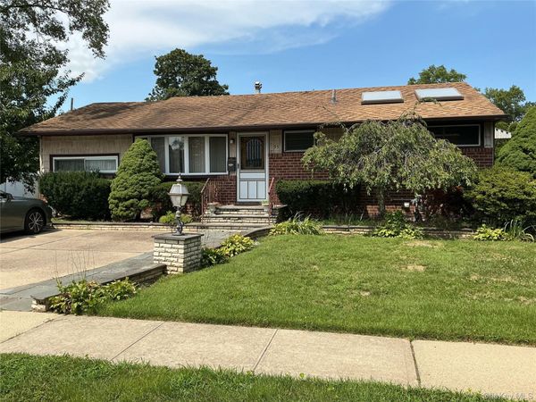 55 Surrey Lane , Plainview, NY 11803
