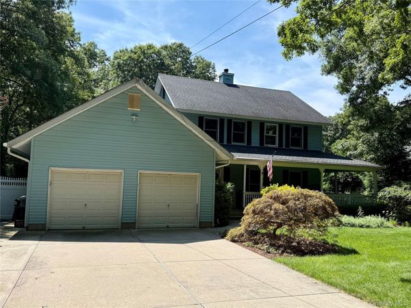 116 Head Of The Neck Road, Manorville, NY 11949