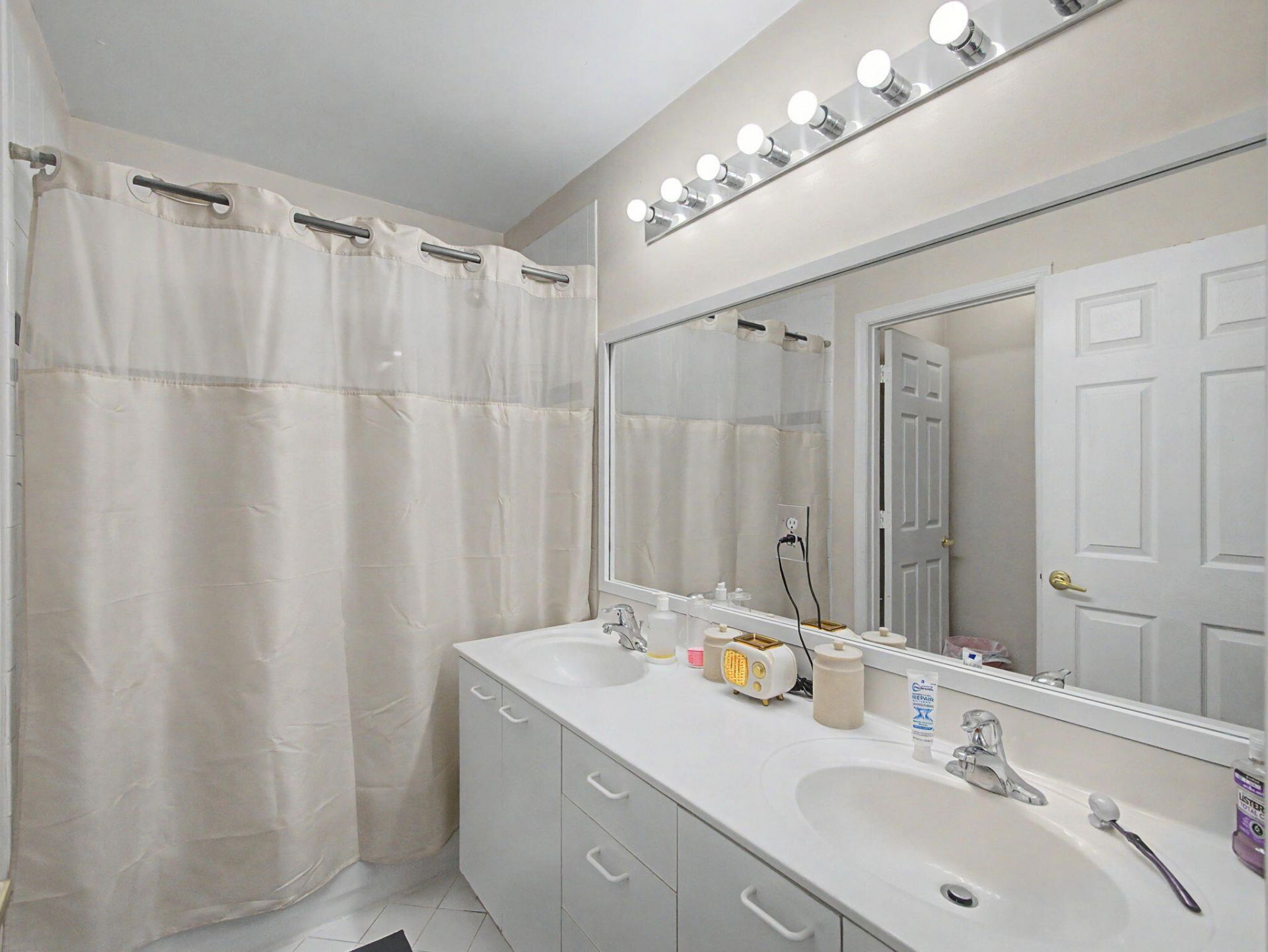 2745 Misty Oaks Circle, Royal Palm Beach, FL 33411 Photo