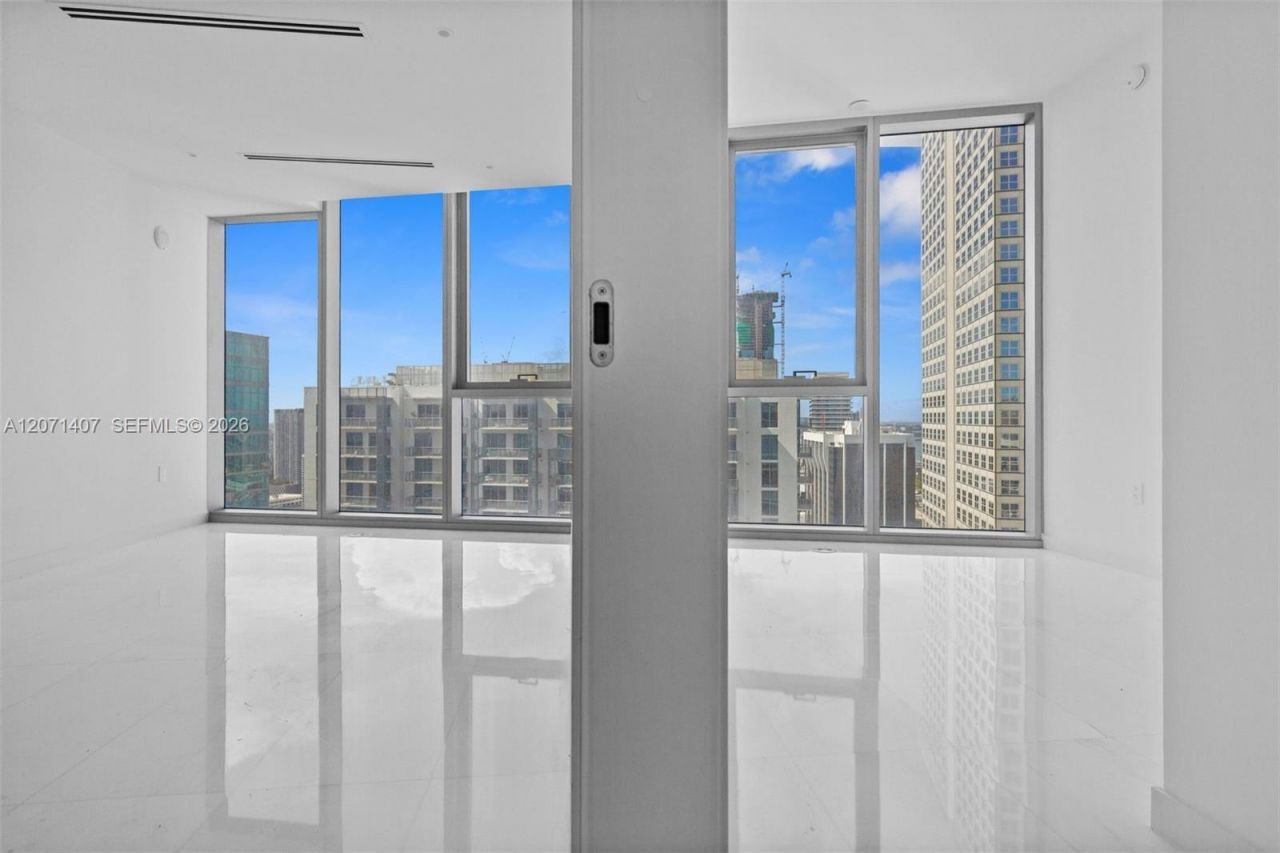 300 Biscayne Boulevard Way, Unit 4303C, Miami, FL 33131 Photo