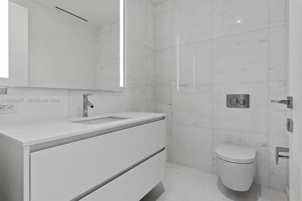 300 Biscayne Boulevard Way, Unit 4303C, Miami, FL 33131 Photo