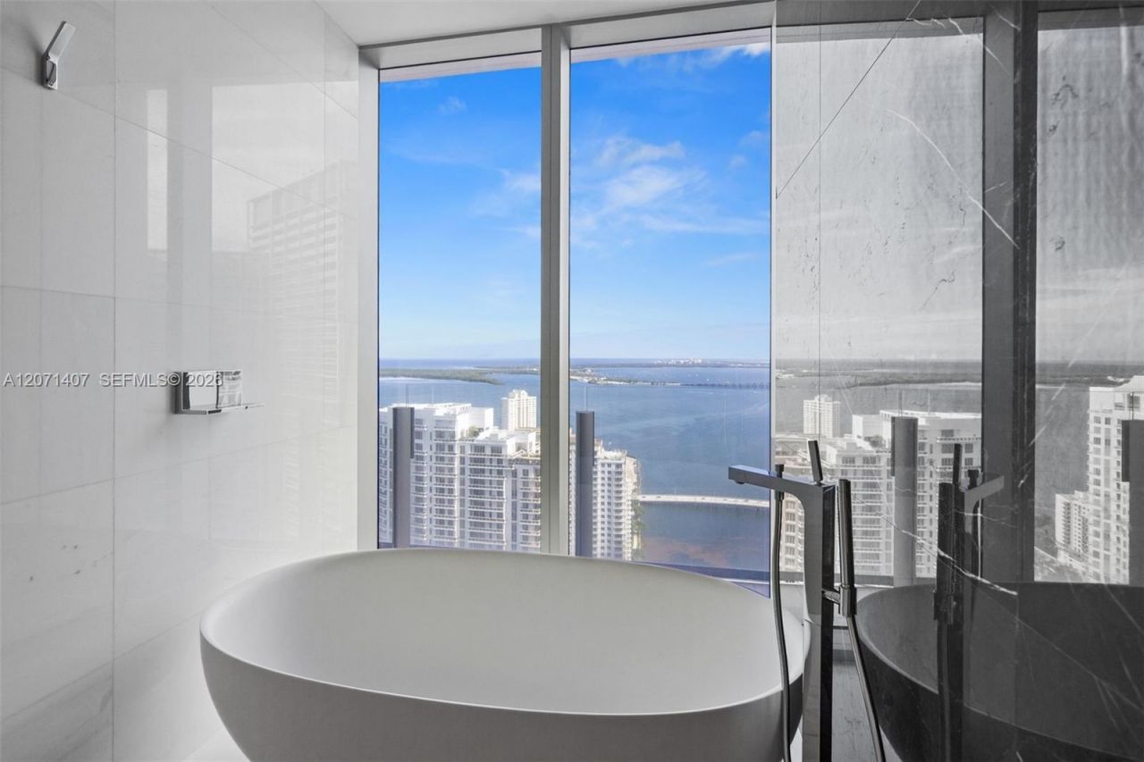 300 Biscayne Boulevard Way, Unit 4303C, Miami, FL 33131 Photo
