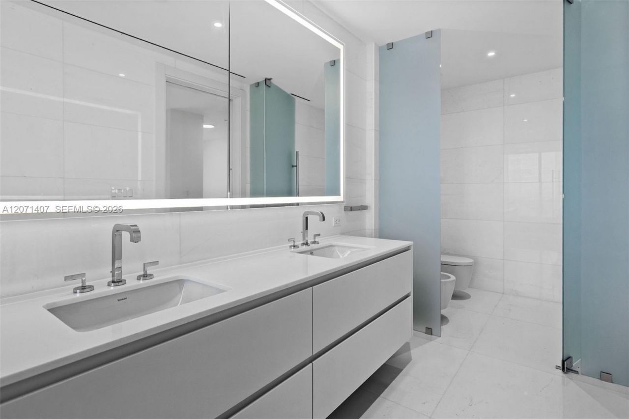 300 Biscayne Boulevard Way, Unit 4303C, Miami, FL 33131 Photo