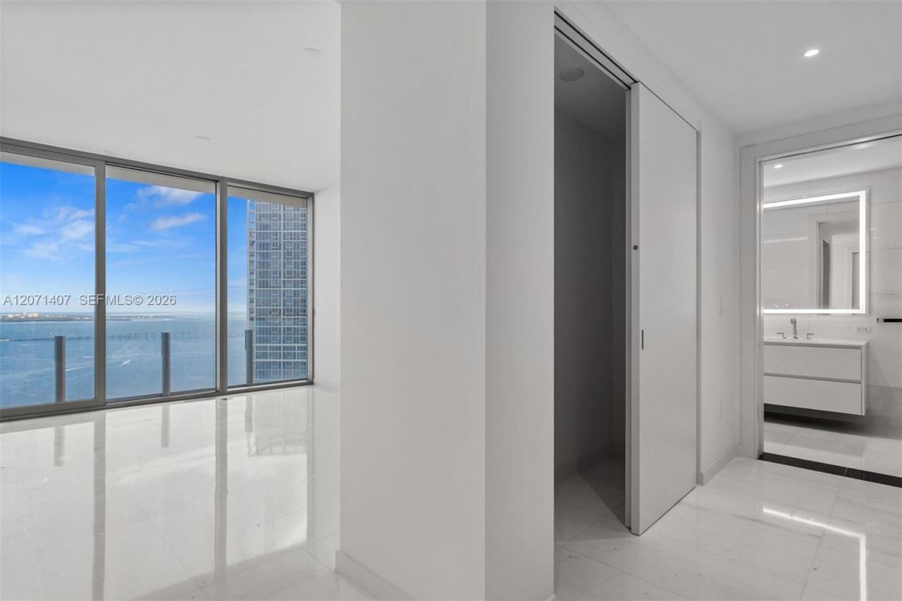300 Biscayne Boulevard Way, Unit 4303C, Miami, FL 33131 Photo