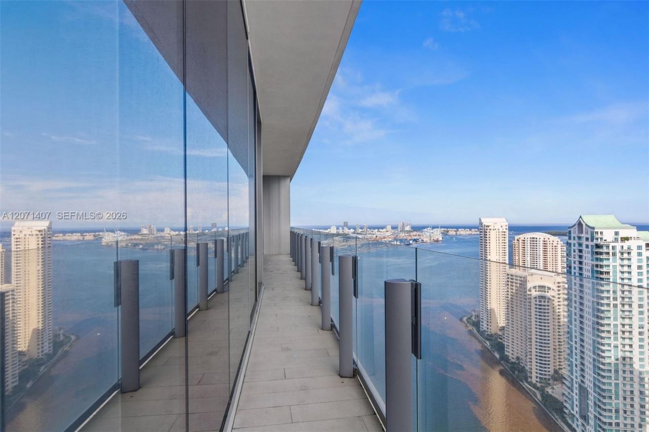 300 Biscayne Boulevard Way, Unit 4303C, Miami, FL 33131 Photo