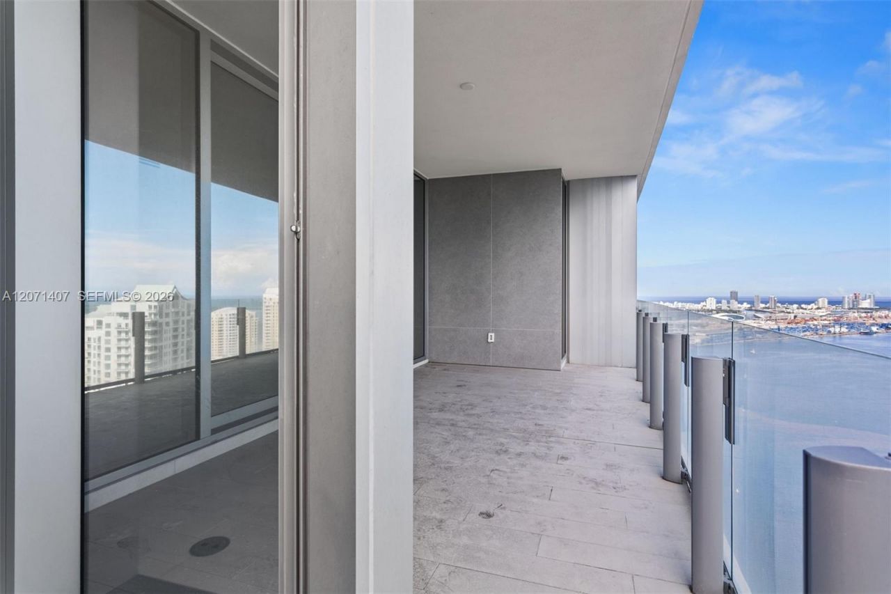 300 Biscayne Boulevard Way, Unit 4303C, Miami, FL 33131 Photo
