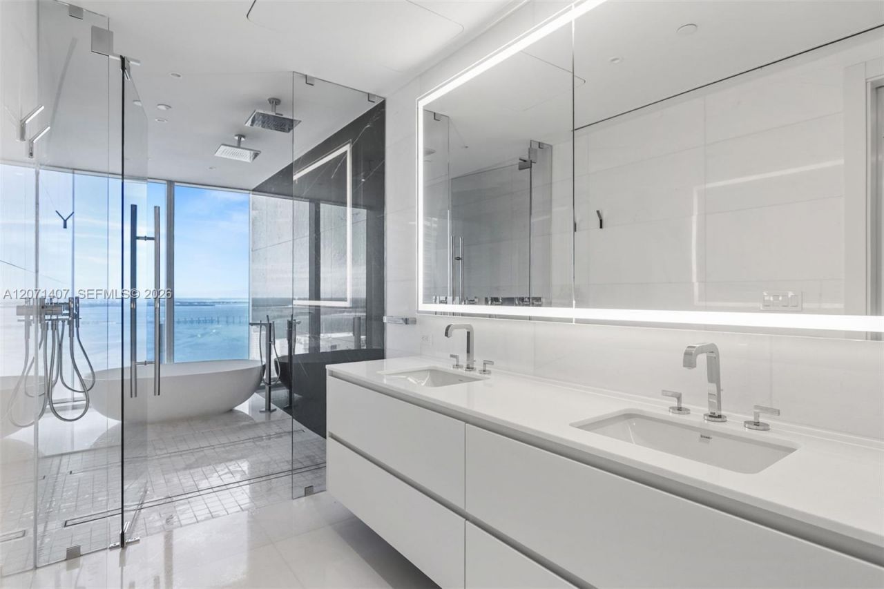 300 Biscayne Boulevard Way, Unit 4303C, Miami, FL 33131 Photo