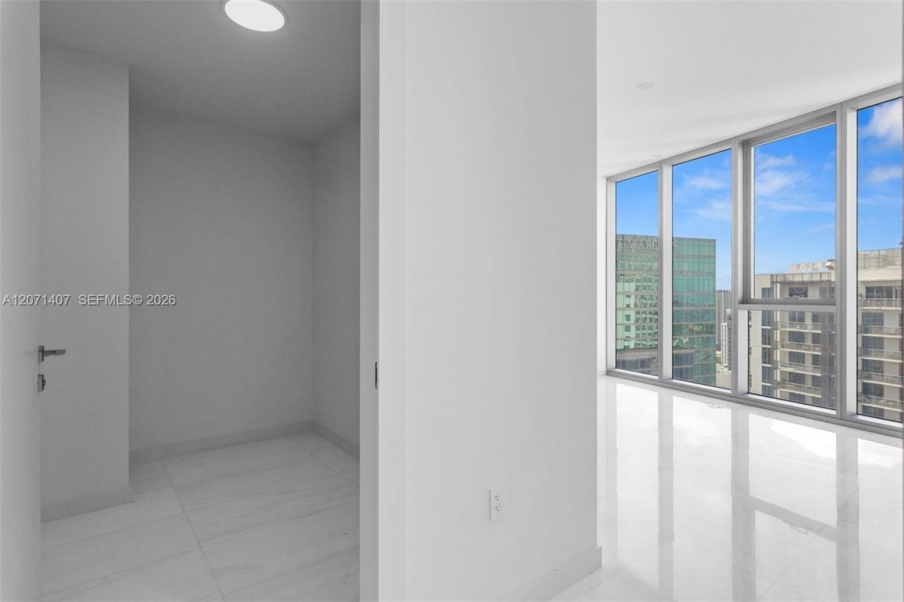 300 Biscayne Boulevard Way, Unit 4303C, Miami, FL 33131 Photo