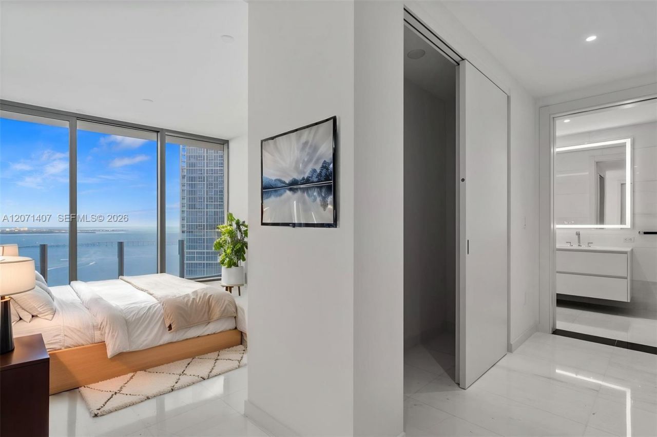 300 Biscayne Boulevard Way, Unit 4303C, Miami, FL 33131 Photo