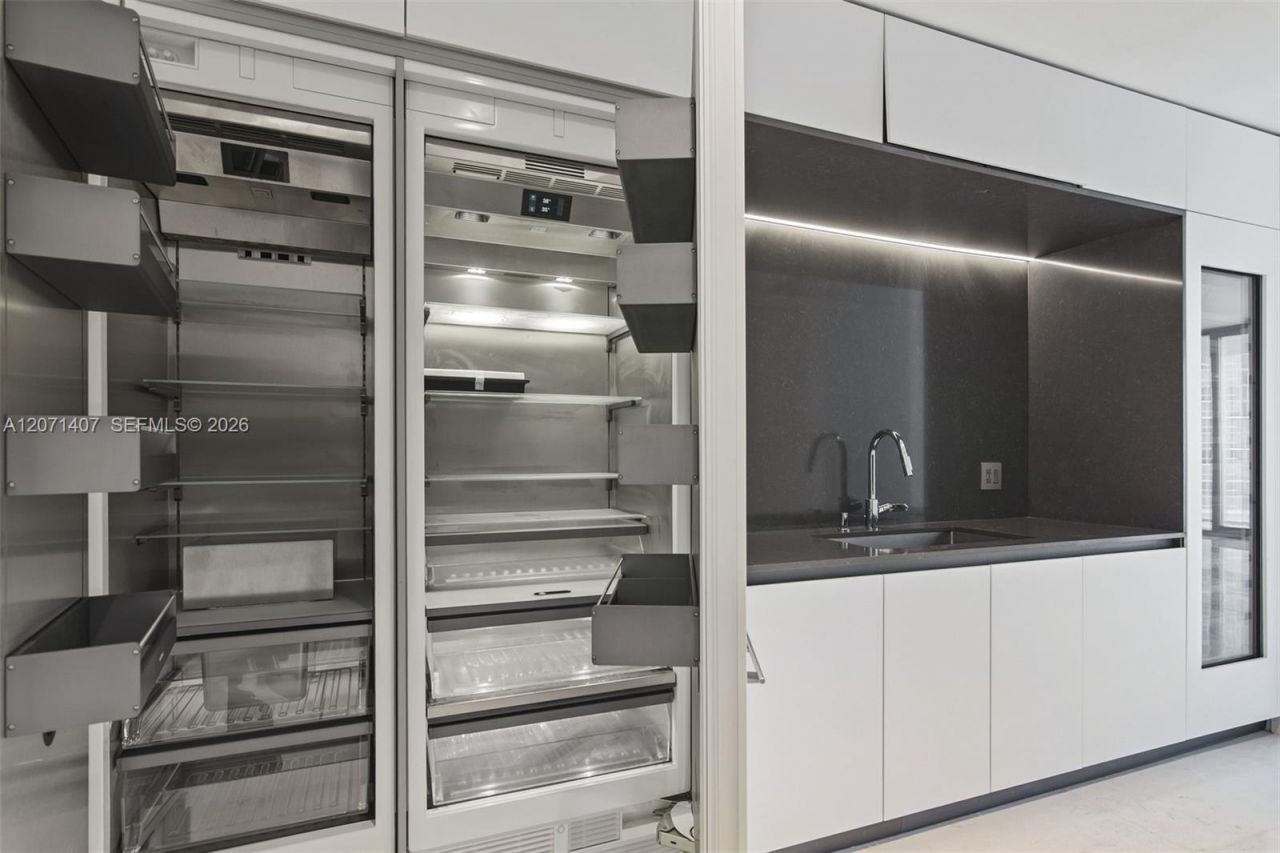 300 Biscayne Boulevard Way, Unit 4303C, Miami, FL 33131 Photo