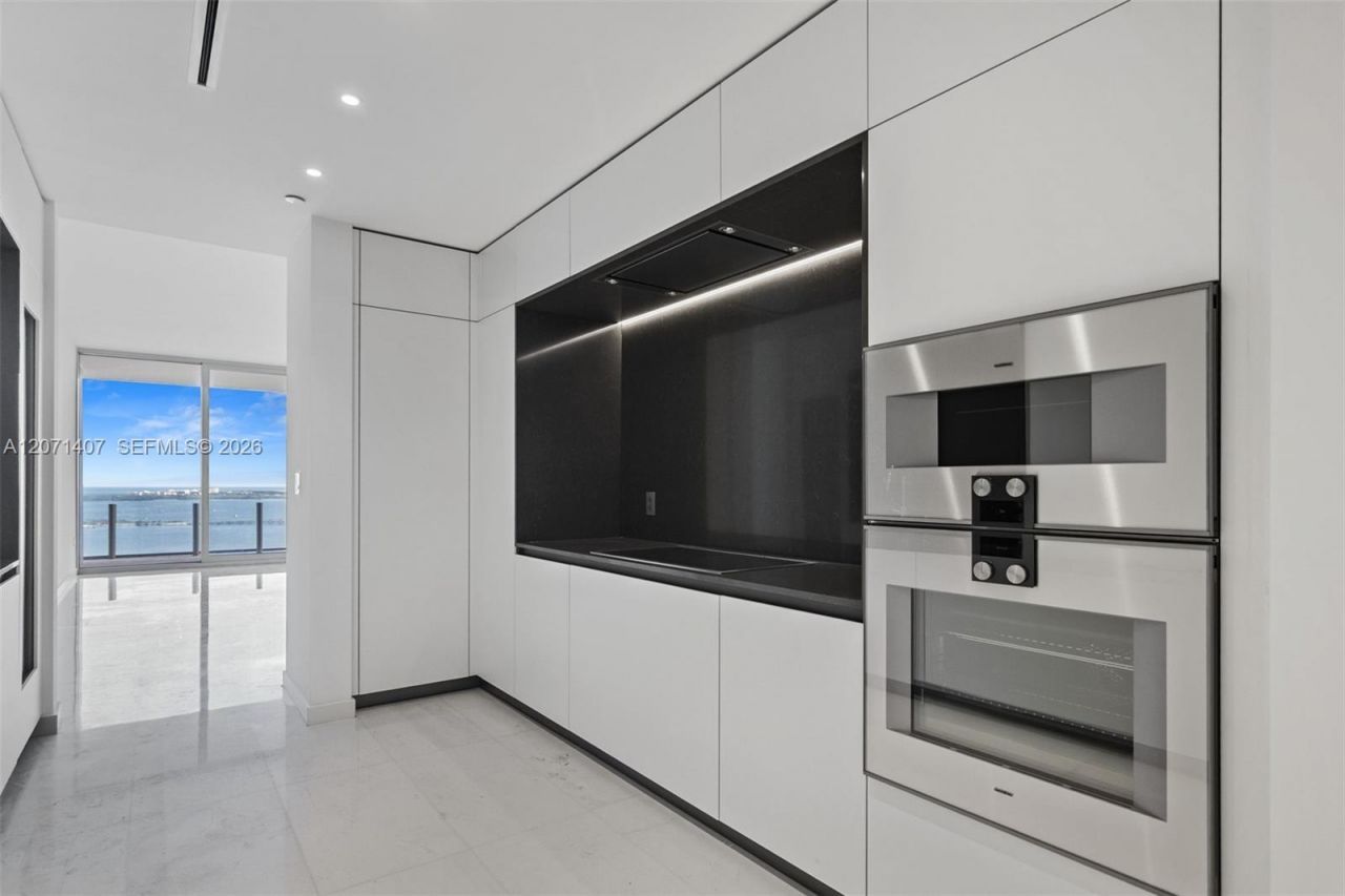 300 Biscayne Boulevard Way, Unit 4303C, Miami, FL 33131 Photo