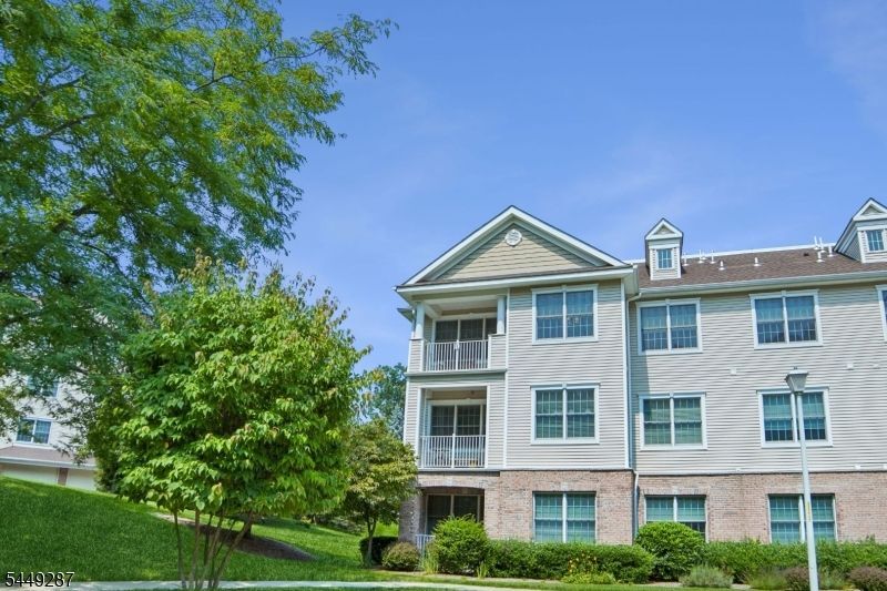 137 Ridgeview Ln, Mount Arlington, NJ 07856 Main Photo