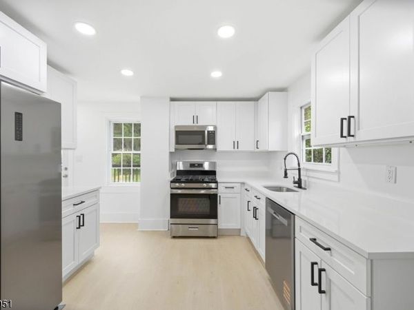89 High St, Newton, NJ 07860