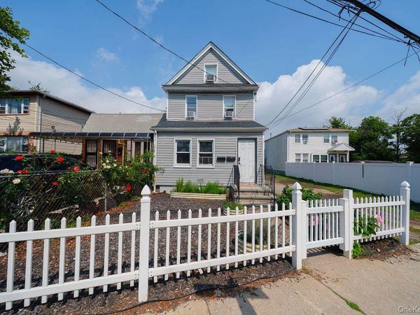 15813 Linden Boulevard , Jamaica, NY 11434