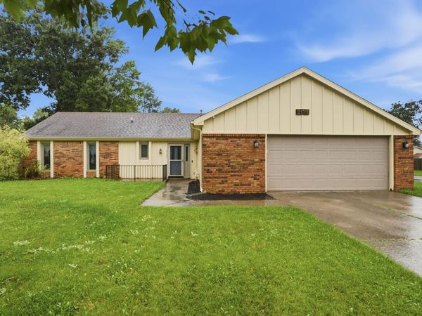 2127 Skyhawk Drive, Fort Wayne, IN 46815