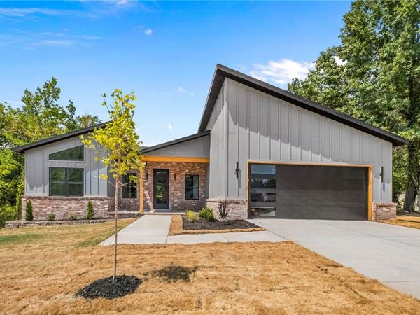 2 Hemel Lane , Bella Vista, AR 72714