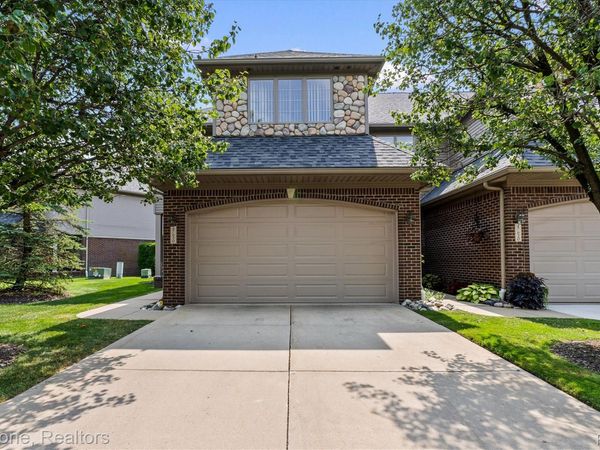 47630 N Lorie Lane Lane E, Unit 9, Chesterfield Township, Mi 48047
