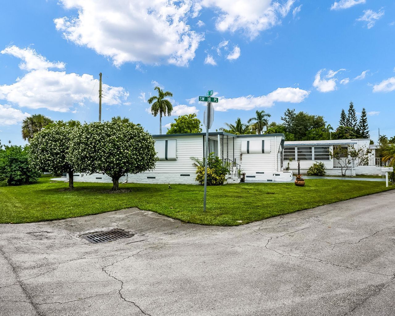 8500 SW 18th Place, Davie, FL 33324 Photo