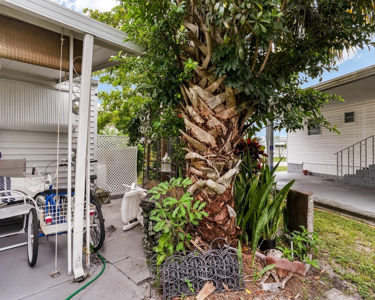 8500 SW 18th Place, Davie, FL 33324 Photo