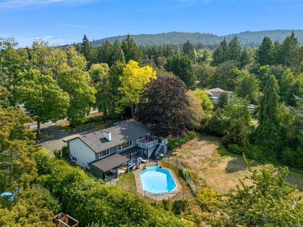 9168 West Saanich Rd , North Saanich, BC V8L 5T4