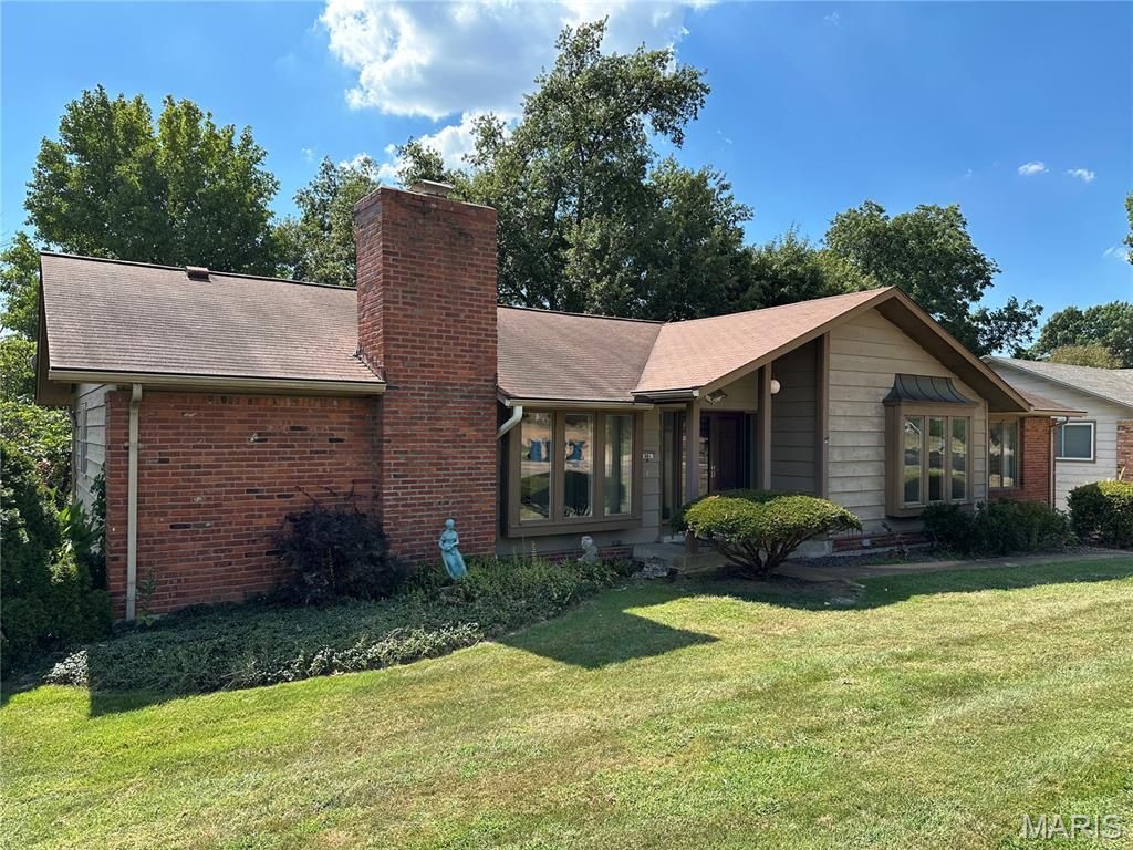 681 Henry Avenue, Ballwin, MO 63011 Main Photo