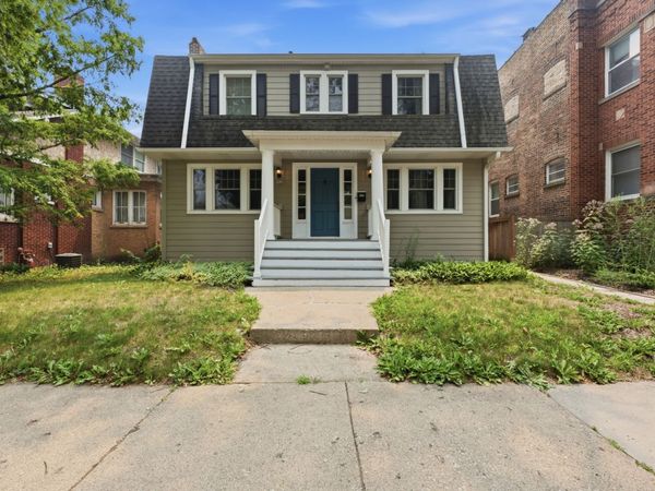 3829 W Addison Street , Chicago, IL 60618