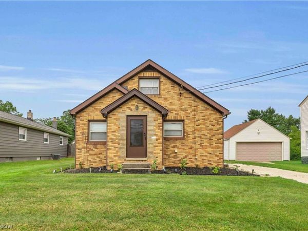313 Woodside Avenue NE, North Canton, OH 44720