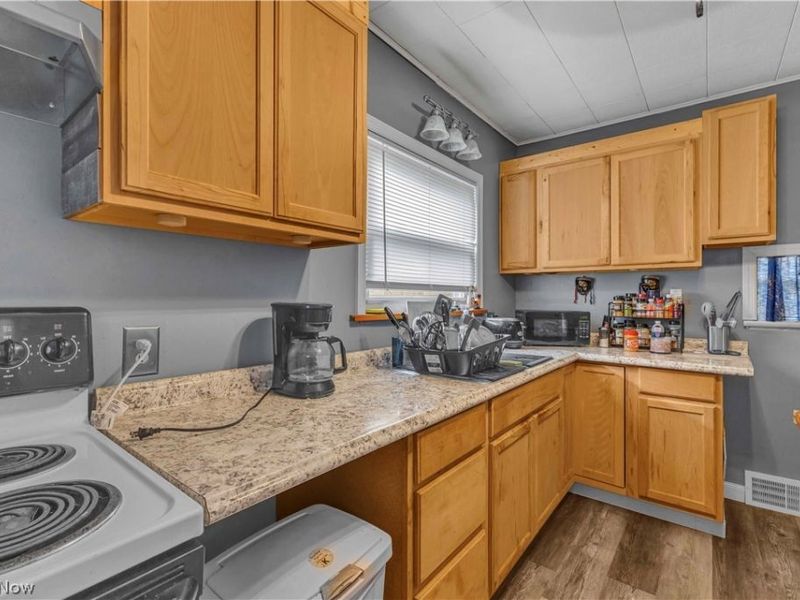 313 Woodside Avenue NE, North Canton, OH 44720 Photo 6
