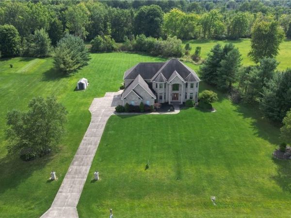 5168 Roxanne Lane, Brunswick, OH 44212