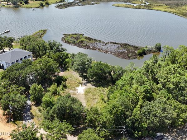 6209 Point Porteaux Road, Ocean Springs, MS 39564