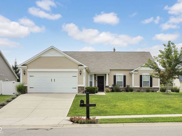5802 Deer Valley Court , Columbus, IN 47201