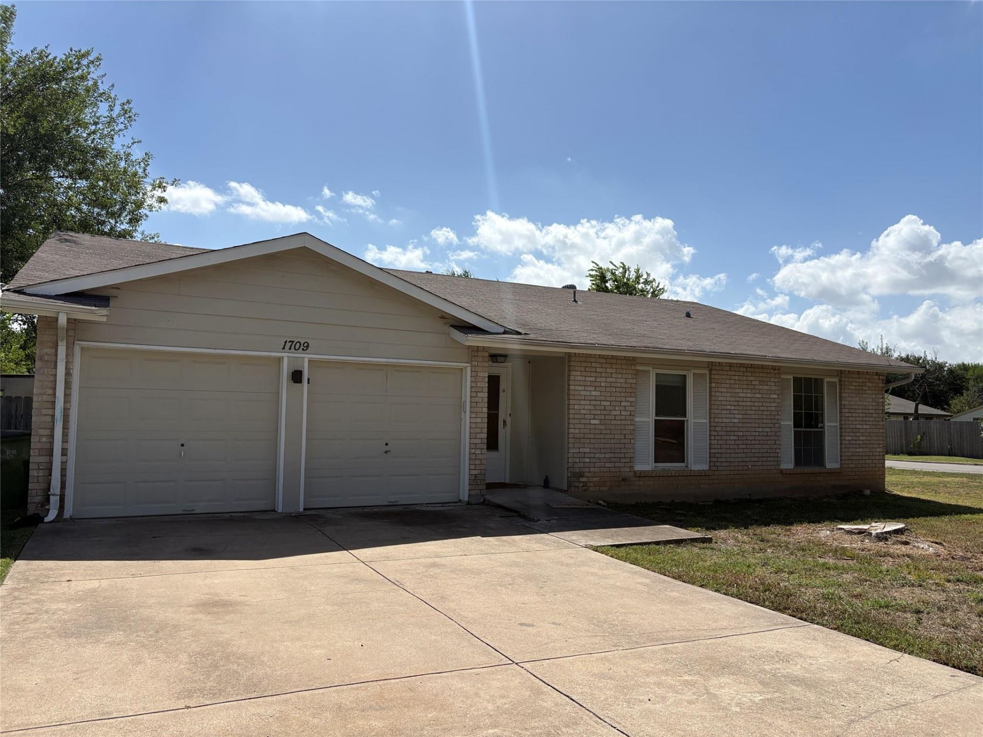 1709 W Mesa Park Dr, Round Rock, TX 78664 Main Photo