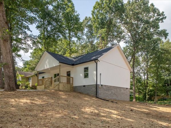300 Devin Dr , Lawrenceburg, TN 38464