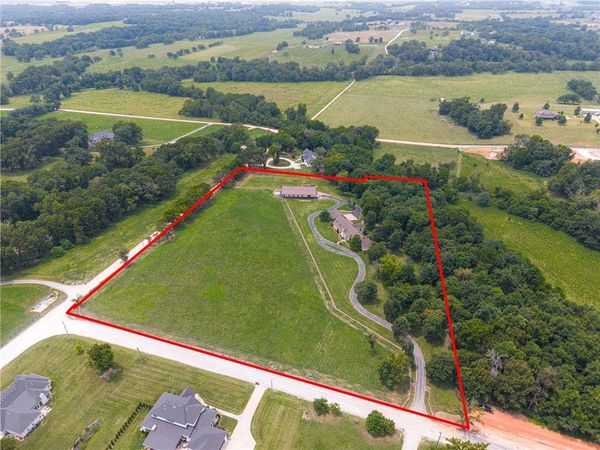 9515 Nomad Road , Bentonville, AR 72713